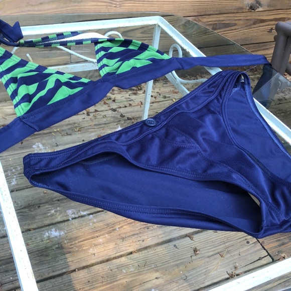 Bikini - Picture 4 of 8